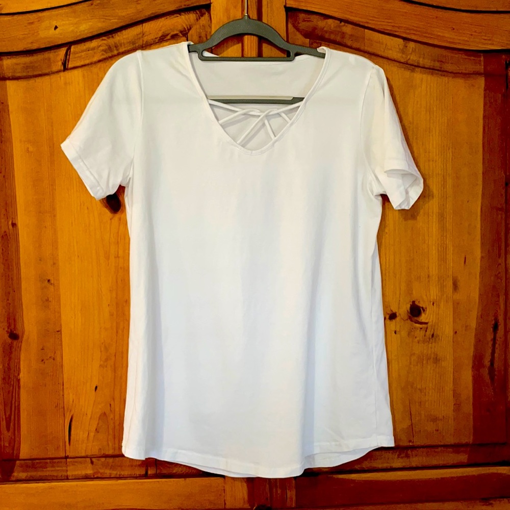 White string detail neckline
